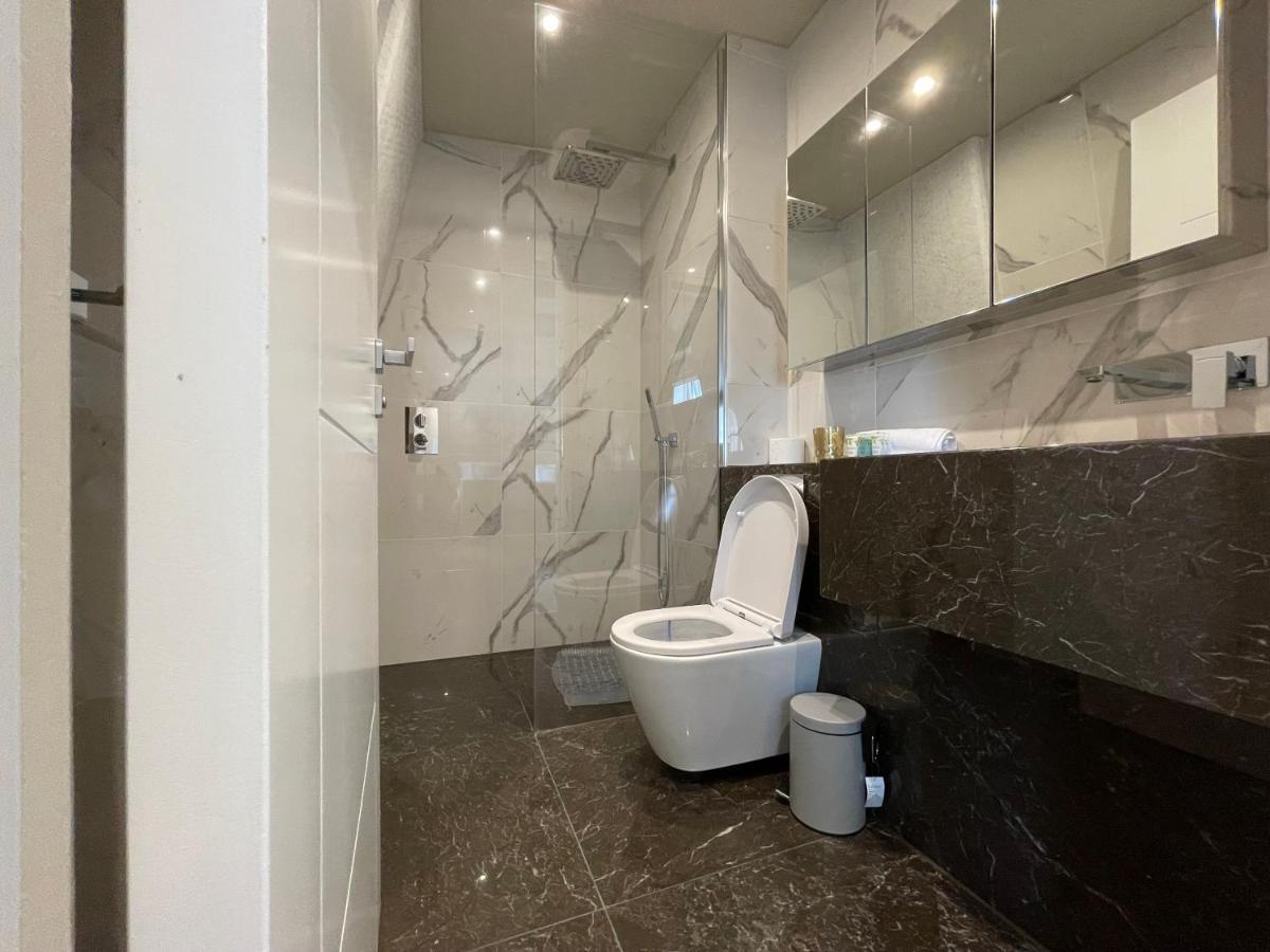 Luxurious, 2 Bed, 2 Bath Penthouse Apartment In Highly Desirable Chigwell Chcl F8 Exterior foto